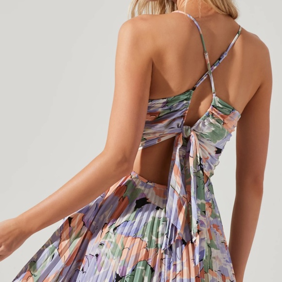 Astr the Label Blythe Floral Plisse Midi Dress. Size M - Picture 4 of 9